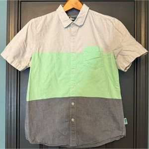 🦜 Modern Amusement Tri-Color SS Button Down